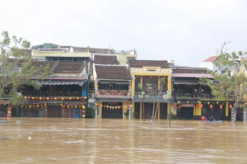 Hoi An Flood Oct 28: Old Town Submerged, River Receding Slowly
